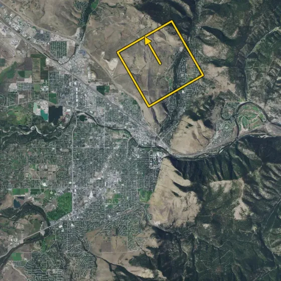 The Reference Map with the Camera View outlined; its arrow points 330 degrees.